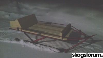 1480610278_dec2016snowmobilesleigh.jpg