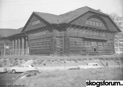 1674034145_world-largest-log-cabin-portland_(1)_(1).jpg