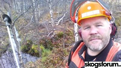 1443281504_sep2015bushclearingselfie.jpg